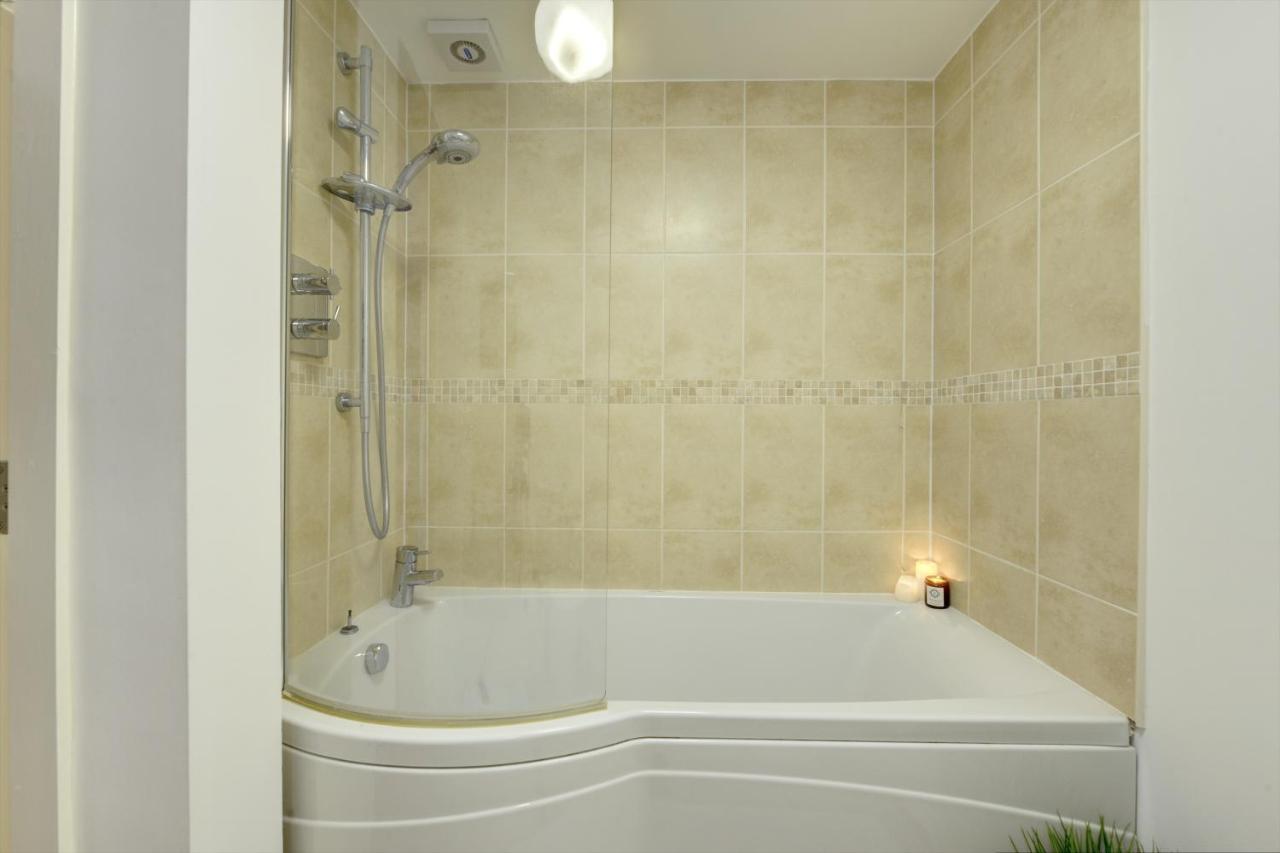 City Centre, 2 Bedroom, Secured Parking, 3 King Bed, Wifi Sleep 6 Guest Comfortable On Three King Size Beds, Jewellery Quarter , Birmingham City Centre , Allocated Secured Parking Luaran gambar
